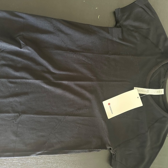 Lululemon Swiftly Tech Short-Sleeve Shirt 2.0 Hip Length - Picture 5 of 5